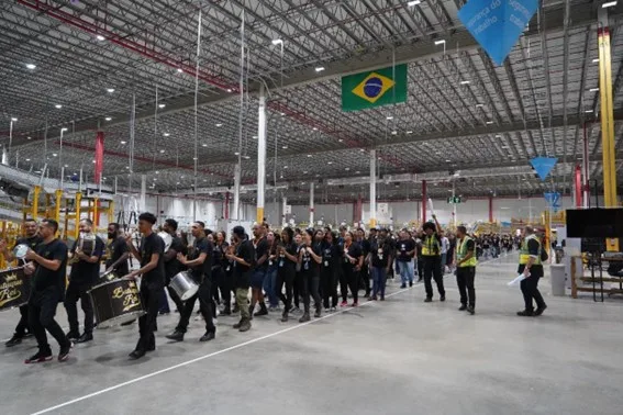 EXCLUSIVO: Amazon prepara superplataforma de entregas para o mercado brasileiro 3 | Brazil Economy A unidade recém-inaugurada tem capacidade para funcionar com até 2.300 funcionários