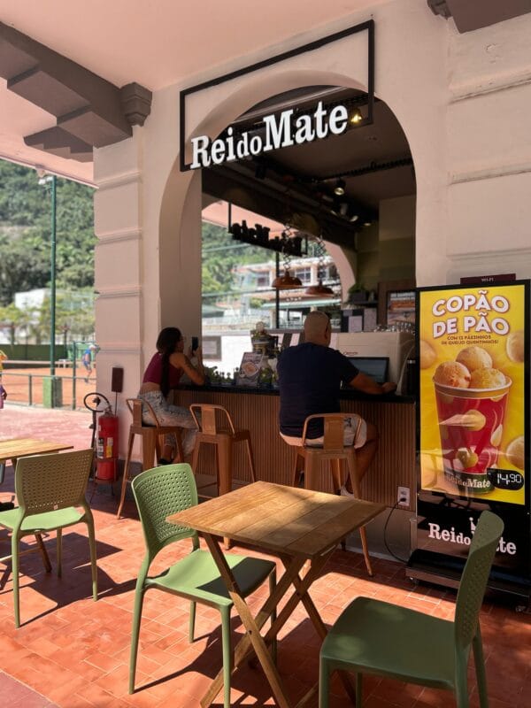 Rei do Mate, que vende mais pão de queijo e açaí, cresce em áreas fora do tradicional 2 | Brazil Economy Uma das lojas recém-inauguradas fica no clube Fluminense, do Rio de Janeiro