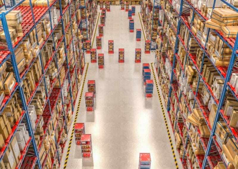As empresas de e-commerce lideram a procura por espaços logísticos em todo o País