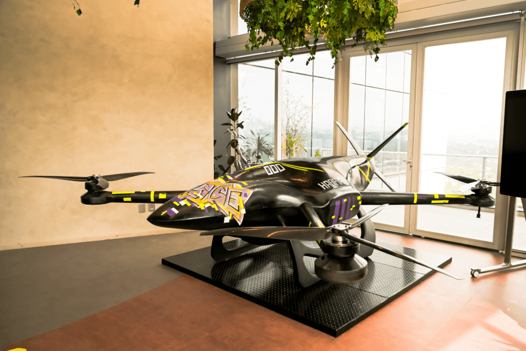 Primeiro turista espacial brasileiro busca US$ 60 mi para produzir drone rural em série 1 | Brazil Economy Drone modelo Harpia P-71, de grande porte, é capaz de cobrir até 40 hectares por hora com alta precisão