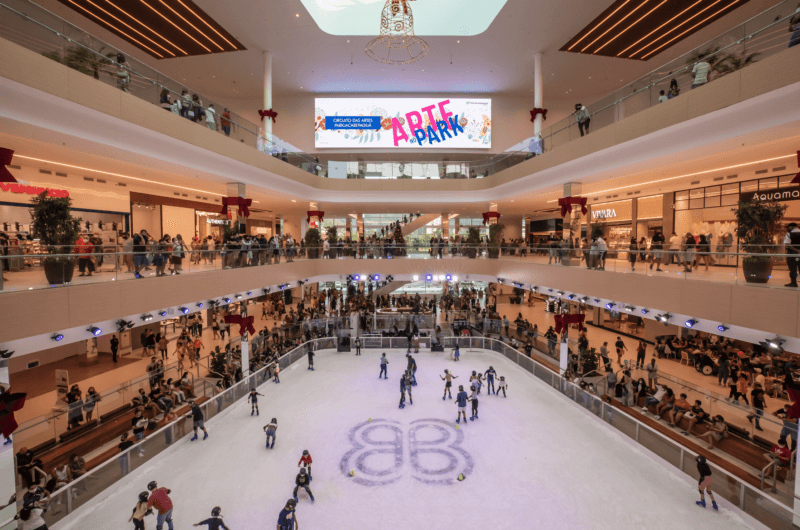 Na contramão da crise do varejo, Multiplan transforma shoppings em hubs de eventos 4 | Brazil Economy Tradicional evento nas décadas de 1980 e 1990. pista de patinação no gelo retornou à agenda de programações da Multiplan