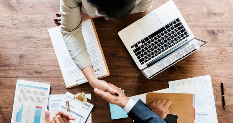 Pesquisa do Sebrae revelou que empreendedores de menor porte precisam recorrer ao cartão de crédito para capital de giro