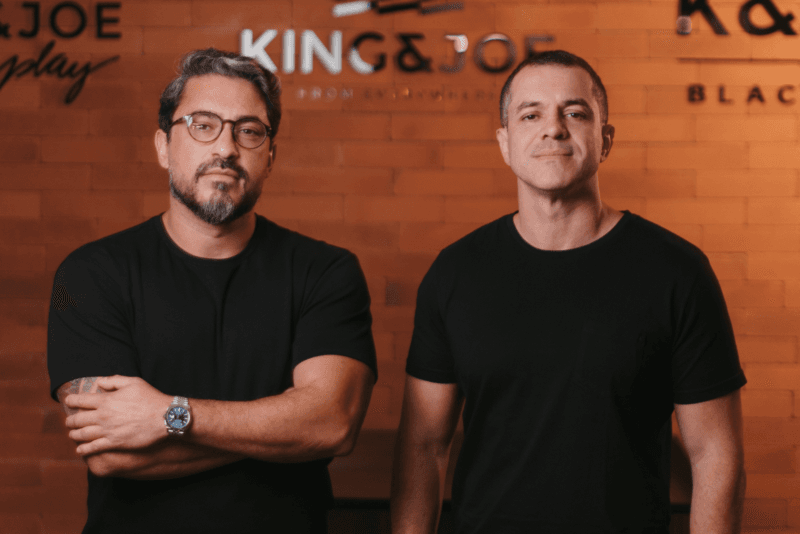 O CEO Allan Soares (à esq.) e o COO Rafael Miranda, sócios da empresa, comandam o plano de expansão