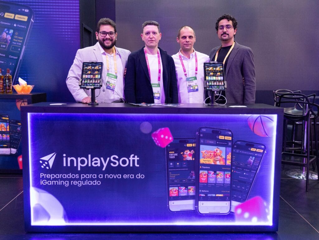 Surge um novo mercado nas apostas online: empresas que criam outras empresas de bets 1 | Brazil Economy Gustavo Salvador (head de Desenvolvimento de Negócios), Alex Rose (CEO), Valentyn Kyrylenko (CRO) e Matheus Lopes (account manager)