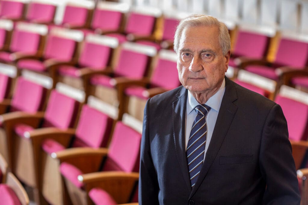 “Estamos vivendo um crescimento fictício, baseado em déficit. É preciso cortar gastos" 1 | Brazil Economy Cotait afirma que gerar emprego formal sem aumentar a renda não serve para nada