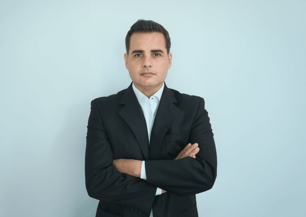 "O mercado financeiro é um mar de tubarões", diz CEO da Peak Invest 1 | Brazil Economy Leonardo Coelho, CEO da Peak Invest, quer democratizar acesso a investimentos no Brasil