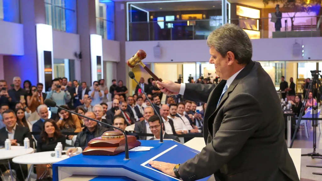 Jogo de azar: o governador Tarcísio de Freitas comemorou a privatização em 2024, mas o resultado não saiu como esperado