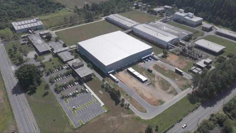 Farmácia nos mercados e nova fábrica: assim Cremer encara Pampers e Band-aid 2 | Brazil Economy Cremer, que completa neste ano 90 anos de história, entre numa nova fase com uma fábrica de 8.000 mil metros² em Blumenau