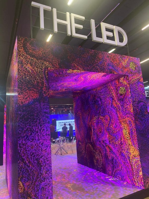 The LED emite debêntures, mira 3 aquisições e prevê crescimento de 50% em 2025 2 | Brazil Economy Túnel de LED apresentado pela companhia na APAS Show: exemplo de capacidade de entrega de soluções customizadas