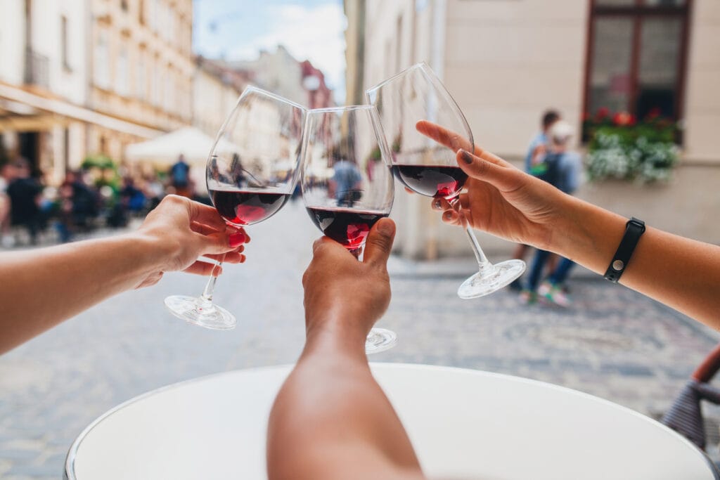 Cabernet para Sua Santidade: vem aí o primeiro vinho oficial do Vaticano 1 | Brazil Economy O Vaticano importou mais de 63 mil litros de vinho em 2019 para uma população de apenas 800 pessoas