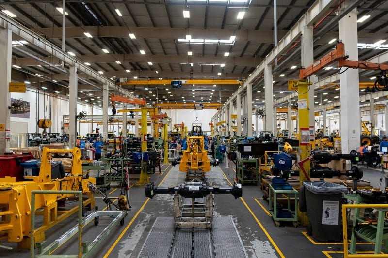 Linha amarela: JCB quadriplica investimentos no Brasil, amplia portfólio e avança no agro 2 | Brazil Economy Fábrica da JCB em Sorocaba (SP), construida em 2012, é a única da companhia no mundo a possuir quatro linhas de produtos