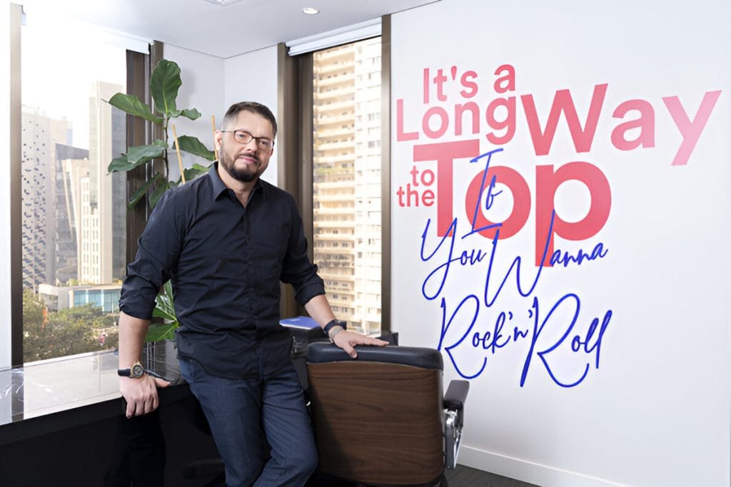 Por que o ensino bilíngue e a tecnologia se tornaram mandatórios no setor educacional? 1 | Brazil Economy Decio Pecin, CEO do CNA+, o setor de ensino de idiomas no Brasil continua sendo um dos pilares mais sólidos e estratégicos