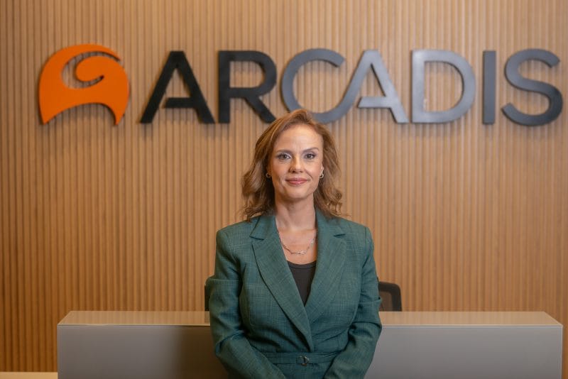 Karin Formigoni iniciou sua trajetória na área de planejamento urbano ambiental e consolidou-se como uma executiva de visão estratégica e holística, combinando inovação, sustentabilidade e gestão de alto desempenho
