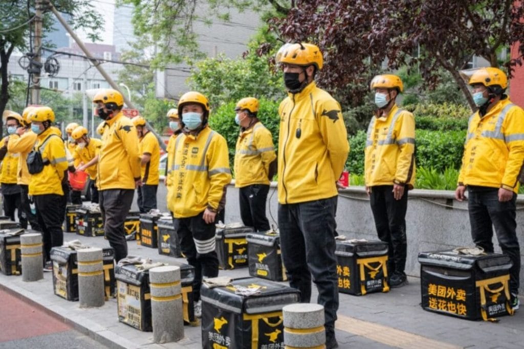 A ofensiva chinesa que promete balançar o mercado delivery no País nos próximos anos 1 | Brazil Economy Meituan chega ao Brasil com 30 bilhões de entregas/ano e US$ 46 bilhões em receita, um concorrente de peso para o iFood