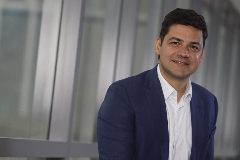 Heverton Peixoto, CEO da Omni&Co, comemora o bom momento, mas chama atenção para a indefinição do governo