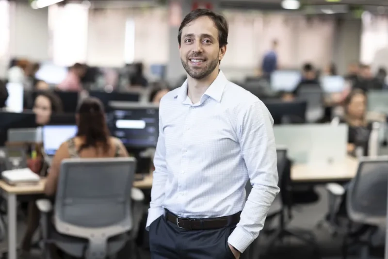 Com galpões cheios, Log CP acelera rumo aos 2 milhões de m² para locação até 2028 2 | Brazil Economy Rafael Saliba, CFO da Log CP: otimismo pelo gap de infraestrutura e crescimento do e-commerce