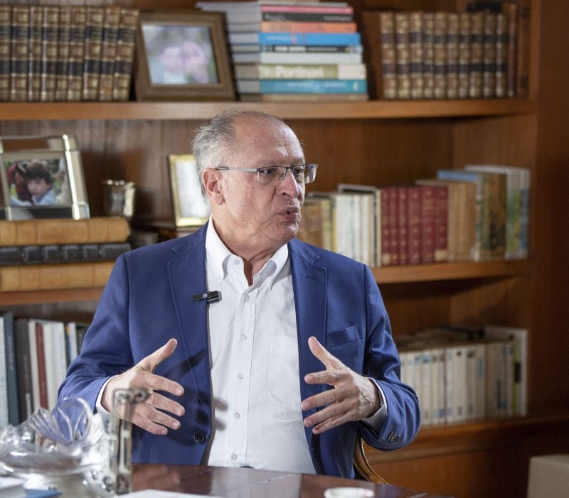 Geraldo Alckmin afirma que o governo tentará negociar pelas vias diplomáticas, mas que a soberania não estará à mesa