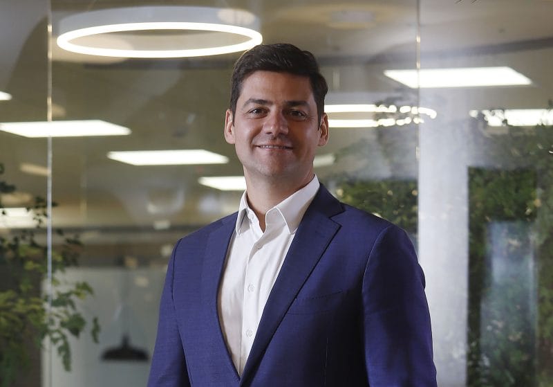 Heverton Peixoto, CEO da Omni&Co, destaca resistência da companhia em cenário desafiador de juros altos
