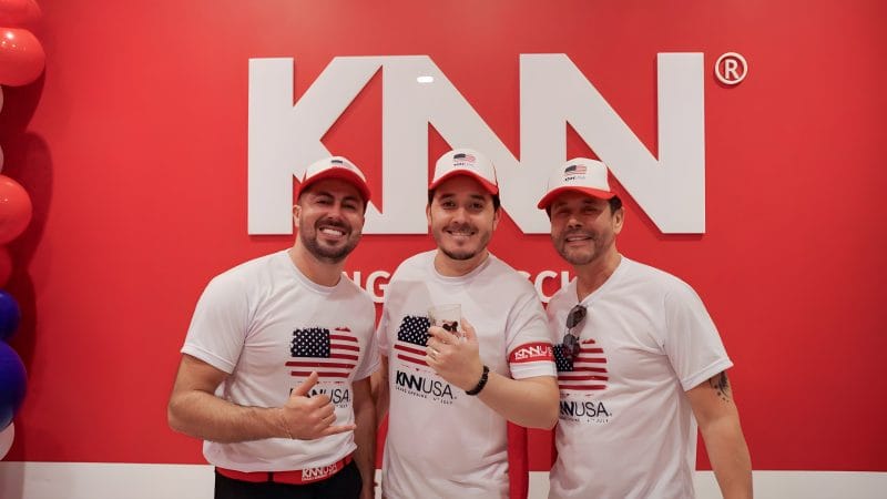 Jonatas, franqueado-sócio em Orlando, Jefferson Santos, diretor da KNN USA, e Reginaldo Boeira, CEO da KNN