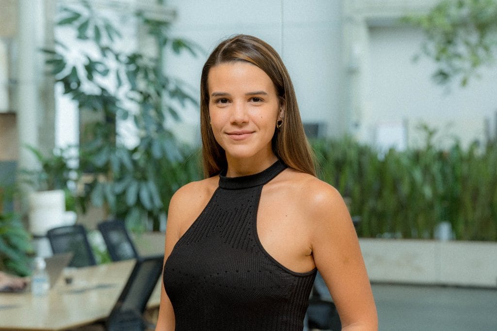 Raissa Florence afirma que a volta do IOF vai ampliar a arrecadação, mas encarecer financiamentos, viagens e remessas