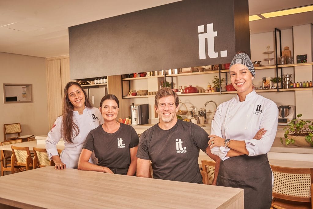 Para avançar em team building, it.kitchen une gastronomia e negócios 1 | Brazil Economy Sócios da it.kitchen: Luisa Zogbi, Laís Portes, Thomas Simon e Izabela Dolabela