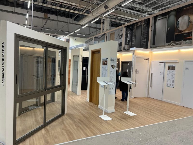 Com mais serviços e personalização, Leroy Merlin projeta receita de R$ 10 bilhões 3 | Brazil Economy Showroom do setor de esquadrias sob medida da Leroy Merlin, que já está em sete unidades