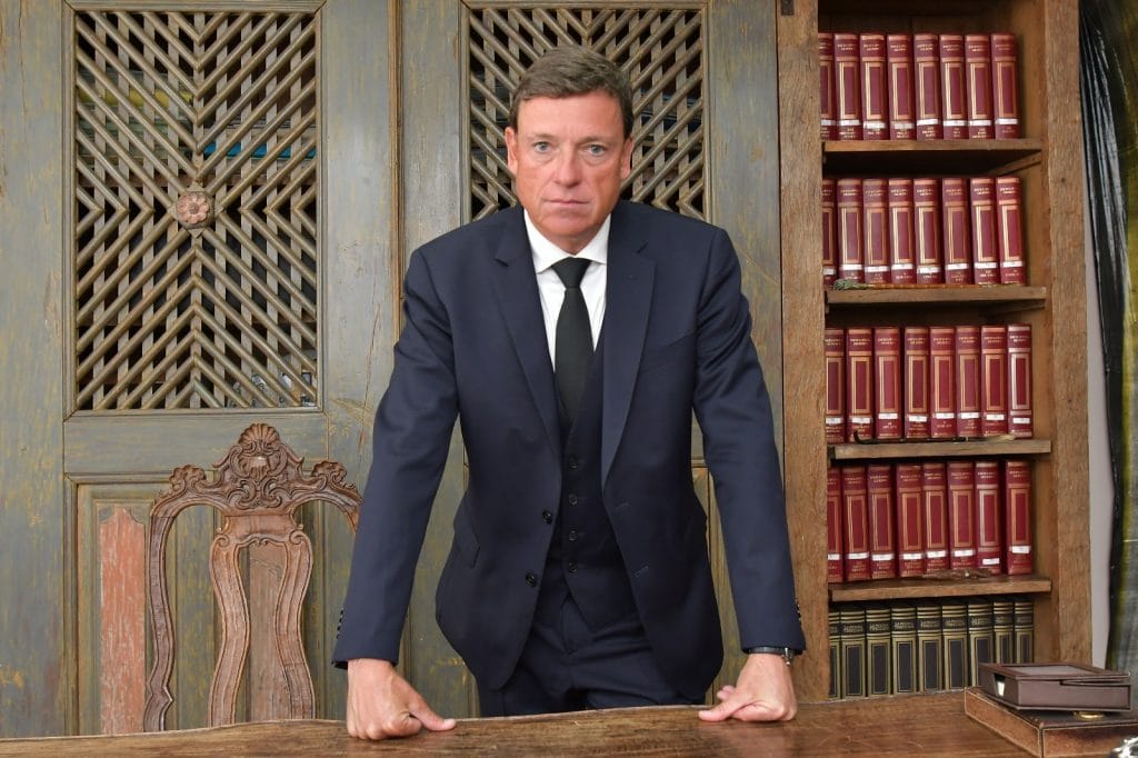 "A informação pode ser considerada como o fundamento do próprio equilíbrio de mercado, exercendo um papel estrutural"