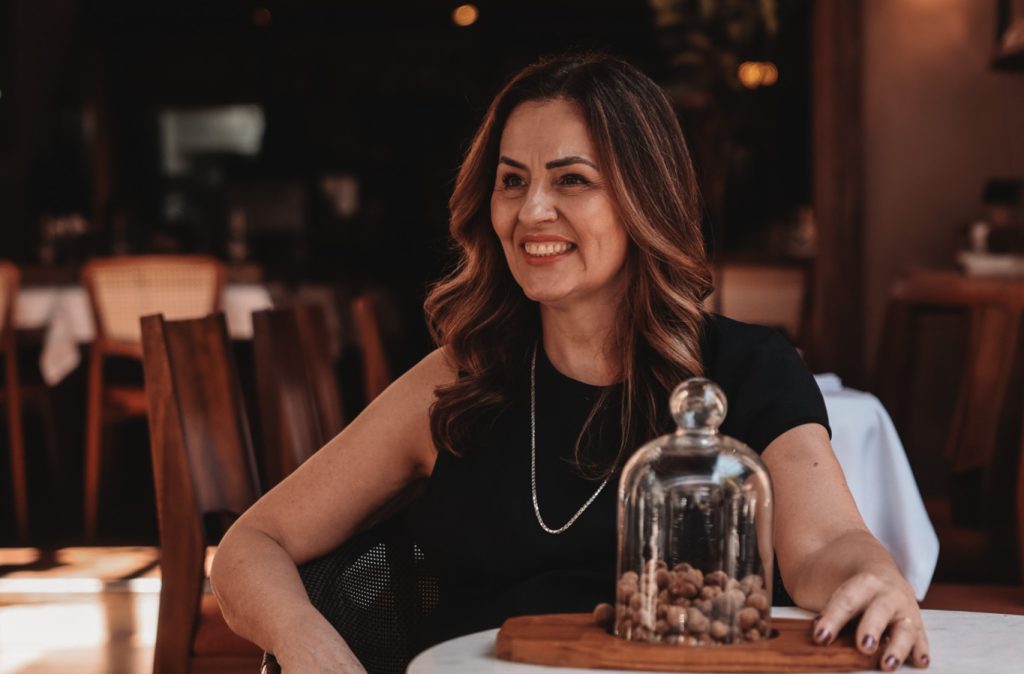 Monica Claro, da Tartuferia San Paolo, diz que a proposta é proporcionar uma viagem sensorial com ingredientes frescos