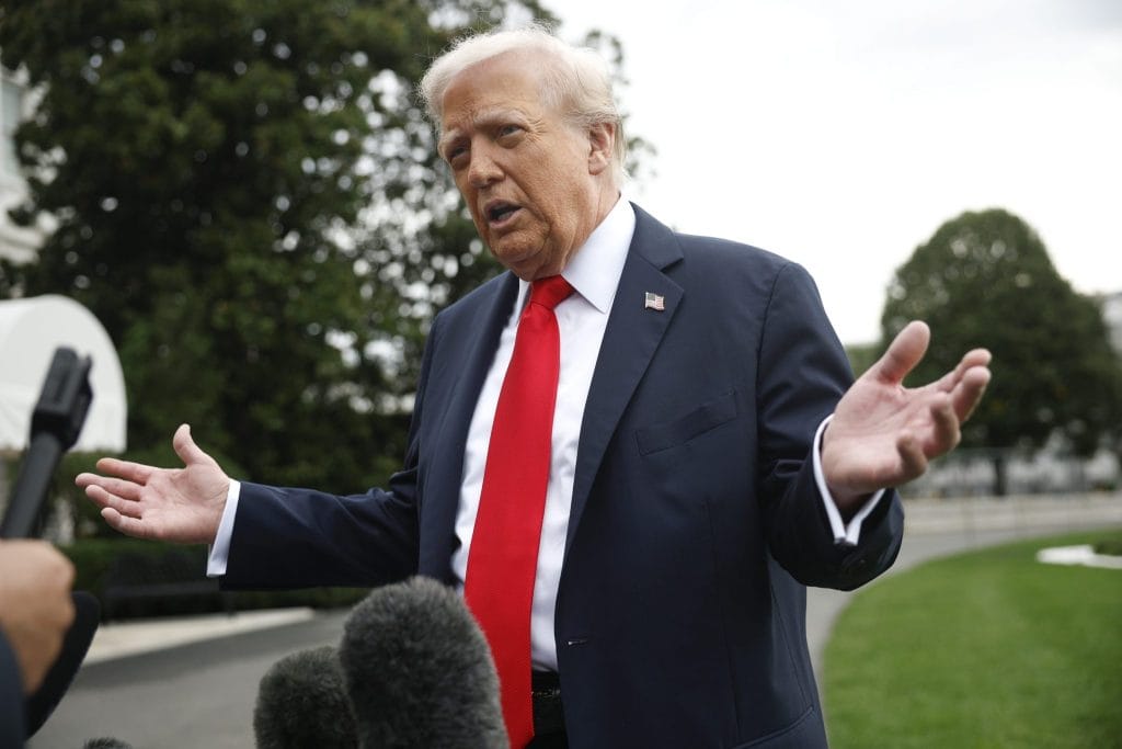 As tarifas comerciais impostas pelo presidente Donald Trump ocupam o centro das críticas