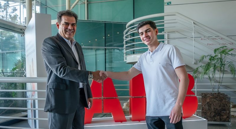 Propósito e cuidado com as pessoas: os ensinamentos dos CEOs para estudantes 13 | Brazil Economy CEO da ABB Brasil, Marcelo Palavani destacou que o CEOx1dia é uma experiência que amplia horizontes e inspira
