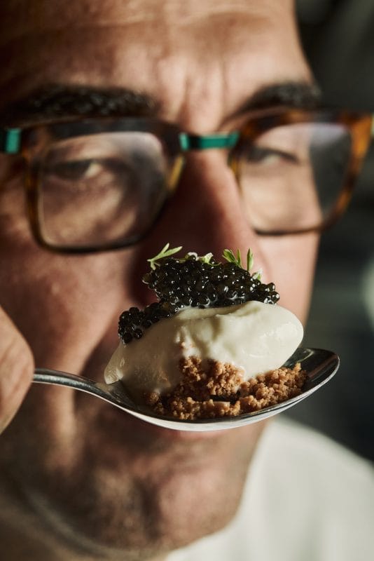 Caviar ganha espaço em restaurantes do Brasil e importadora promove festival inédito 2 | Brazil Economy Jefferson Rueda, que participou do programa Chef de Alto Nível, será um dos autores do jantar magno no Palácio Tangará
