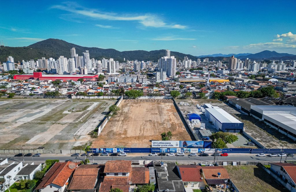 Com R$ 4 bilhões de landbank, Lotisa aposta em imóveis de médio padrão em Itajaí (SC) 1 | Brazil Economy Terreno do Portovelas, maior projeto de médio padrão desenvolvido em Itajaí (SC)