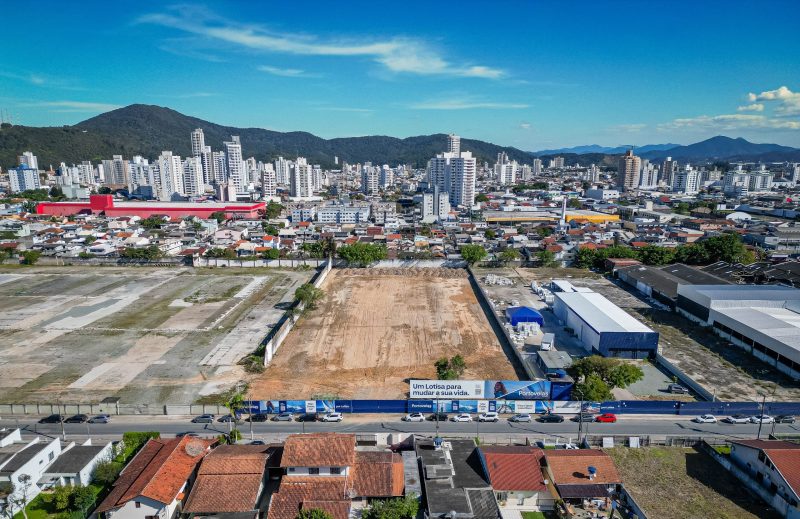 Com R$ 4 bilhões de landbank, Lotisa aposta em imóveis de médio padrão em Itajaí (SC) 6 | Brazil Economy Terreno do Portovelas, maior projeto de médio padrão desenvolvido em Itajaí (SC)