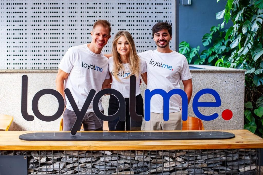 Na imagem, Lionardo Nogueira, Nara Iachan e Thiago Brandão, sócios e cofundadores da Loyalme by Cuponeria