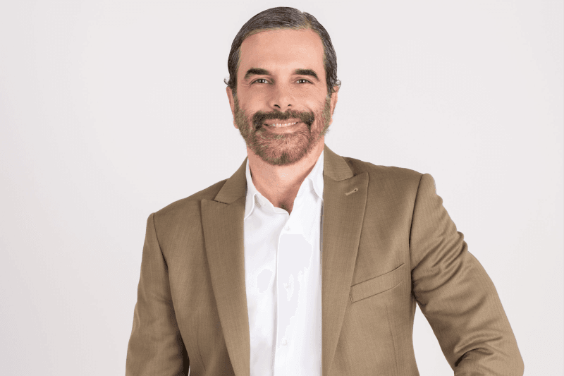 Famosa no varejo físico, Le Lis lança seu app feito em parceria com a VTEX 11 | Brazil Economy Alexandre Afrange, CEO da Veste S.A.: vendas digitais da companhia representam 35,5% do faturamento