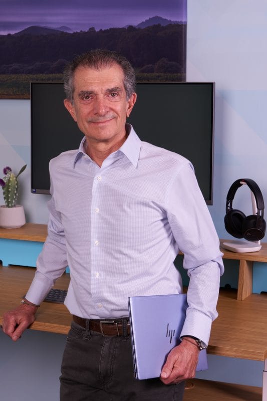 O trabalho não está funcionando. Preocupada, HP ativa inteligência humana na Era da IA 3 | Brazil Economy Carlos Cortés, CEO da HP México: demonstrações personalizadas, treinamentos para parceiros e experiências práticas com produtos no CWC