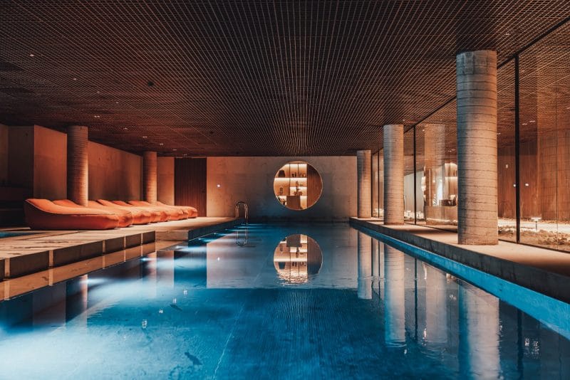 JHSF expande ecossistema de lifestyle com o luxuoso Fasano Tennis Club em São Paulo 2 | Brazil Economy Piscina coberta do spa comandado pela massoterapeuta Fabrícia Nogueira