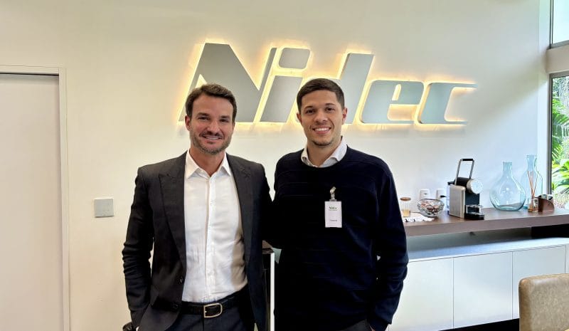 Impacto real, inspiração, pressão e resiliência: estudantes são CEO por 1 dia 2 | Brazil Economy Guilherme Almeida, CEO da Nidec AMEC, e o estudante João Pedro