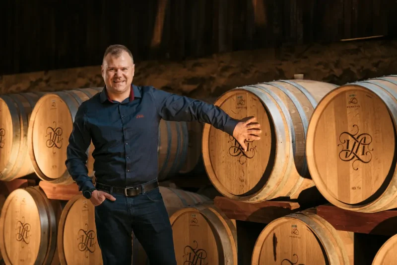 Vinícola Aurora quer ensinar jovens e evangélicos a beber vinho, mas sem álcool 8 | Brazil Economy Rodrigo Valerio, diretor da Aurora, diz que a ideia é oferecer um produto que respeite hábitos e crenças