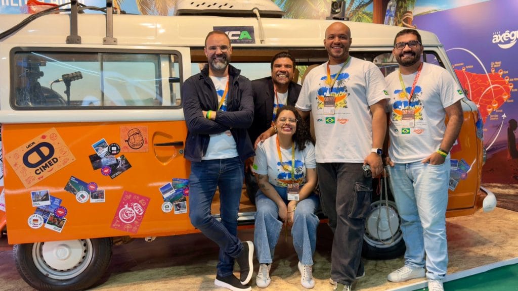 VCA Construtora leva para a América Latina o segredo da hospitalidade do Sertão baiano 1 | Brazil Economy Da esq. à dir., Jardel Couto (CEO), Ramon Ferraz (Produção e Eventos), Tomas Lemos (gestor da Axêgu), Hannah Barbosa (Brand Manager) e Matheus Freitas (Marketing)