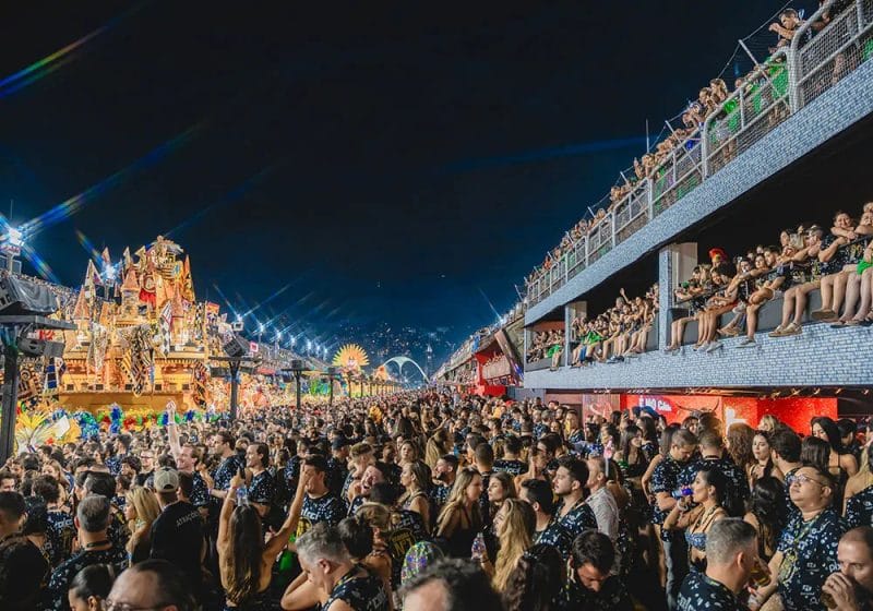 Com sete empresas, Holding Clube turbina festas e conexões para faturar R$ 430 milhões 2 | Brazil Economy Holding Clube promove o Camarote N1 na Marquês de Sapucaí, durante o Carnaval do Rio de Janeiro