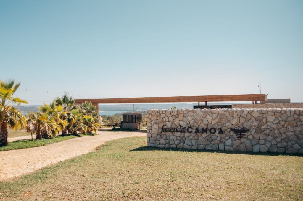 Fazenda Canoa: como é o primeiro condomínio vinícola do Brasil Central 1 | Brazil Economy Entrada do primeiro condomínio vinícola do Brasil Central, que recebeu investimento de R$ 80 milhões