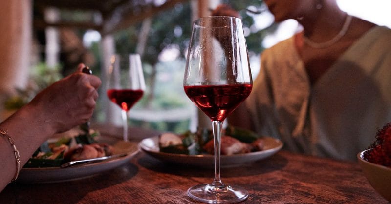 Entre os segmentos analisados, o subsetor de bares, discotecas e casas noturnas foi o mais afetado