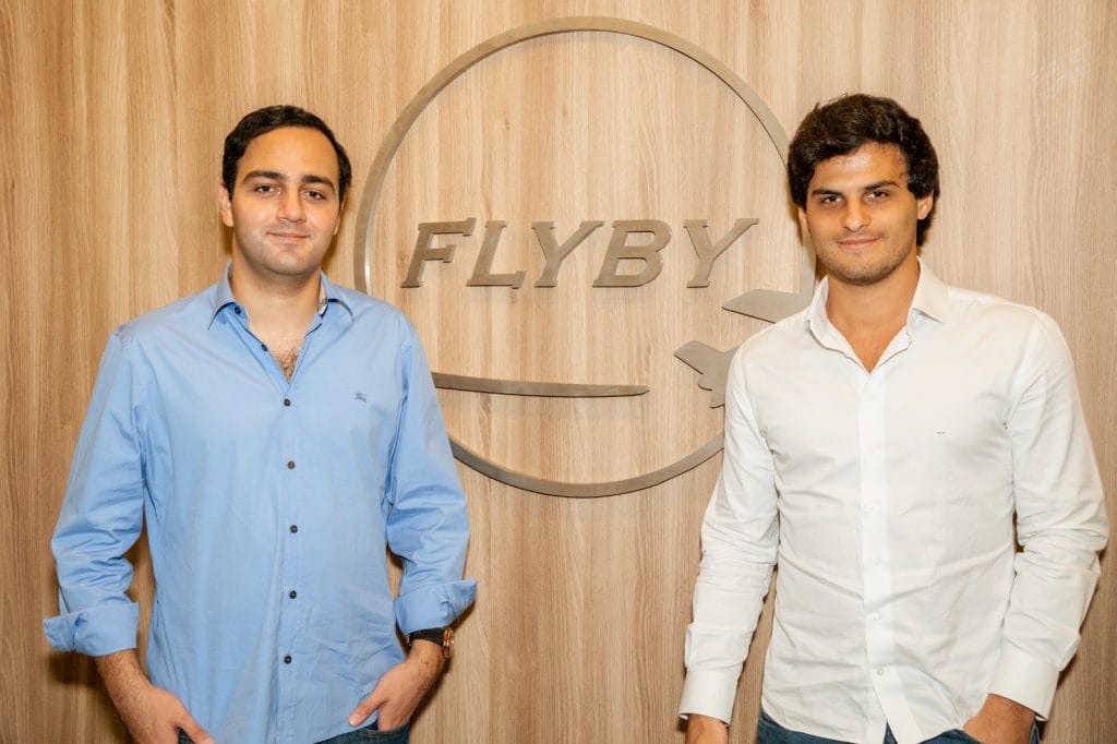 FlyBy alcança vendas de R$ 650 milhões após transformar milhas em viagem premium 1 | Brazil Economy Gianlucca Nahas e Marco Fragali, sócios da FlyBy: experimento adolescente que vai faturar R$ 650 milhões