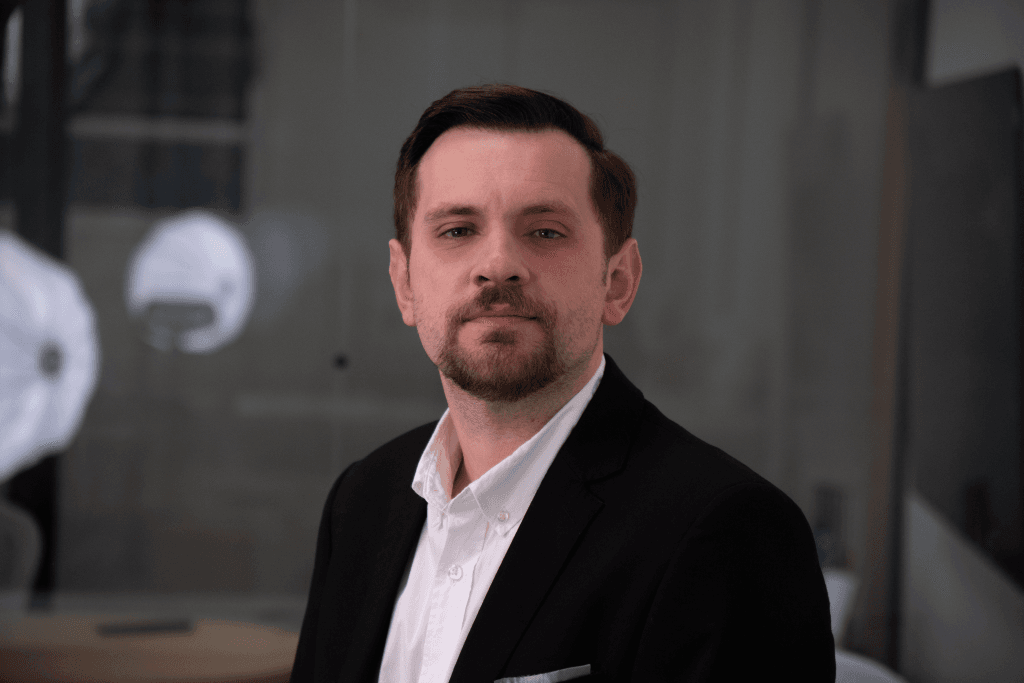 Jordan Hang trabalhou por quase dez anos na Havan, onde administrava publicidade de R$ 250 milhões por ano