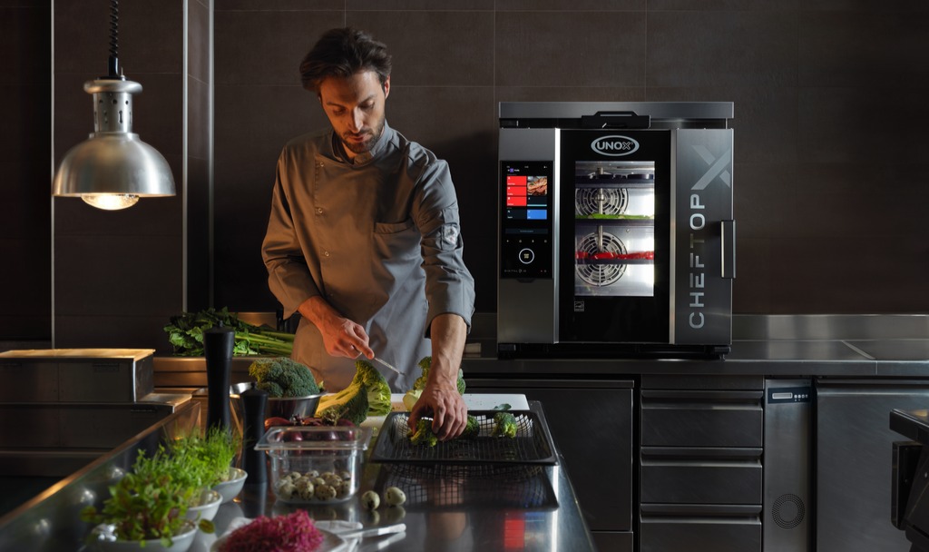 Forno com IA, modelo CheftopX, aprende a reconhecer os alimentos e faz chamadas com a assistência técnica