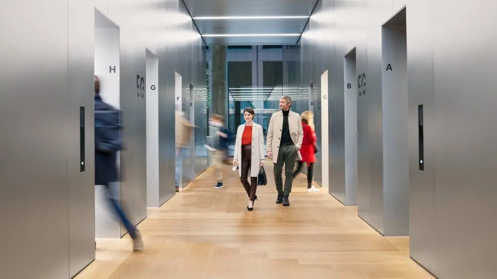 Novos modelos da Atlas Schindler oferecem interatividade e conectividade, uma evolução na experiência do usuário