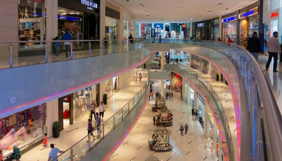 Lojas físicas em shoppings ou em centros comerciais de rua são responsáveis por mais de 80% das vendas do varejo
