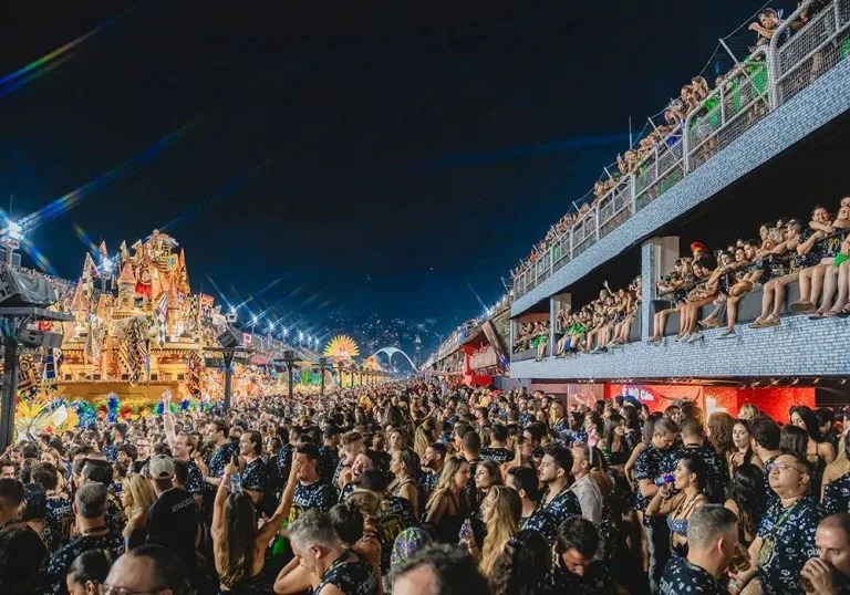 No setor 2 da Marquês de Sapucaí, o Camarote Nº1 chega a sua 35ª edição em 2026