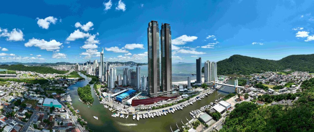 Em Balneário Camboriú, a GT Home é responsável pelo Yachthouse, considerado o mais alto da América Latina